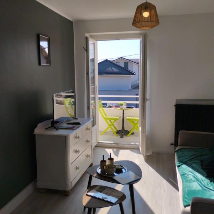 Appartement Verdoyant Au Bord Du Lac Leman Entre Evian Et Thonon Dans Une Villa Publier Exterior foto