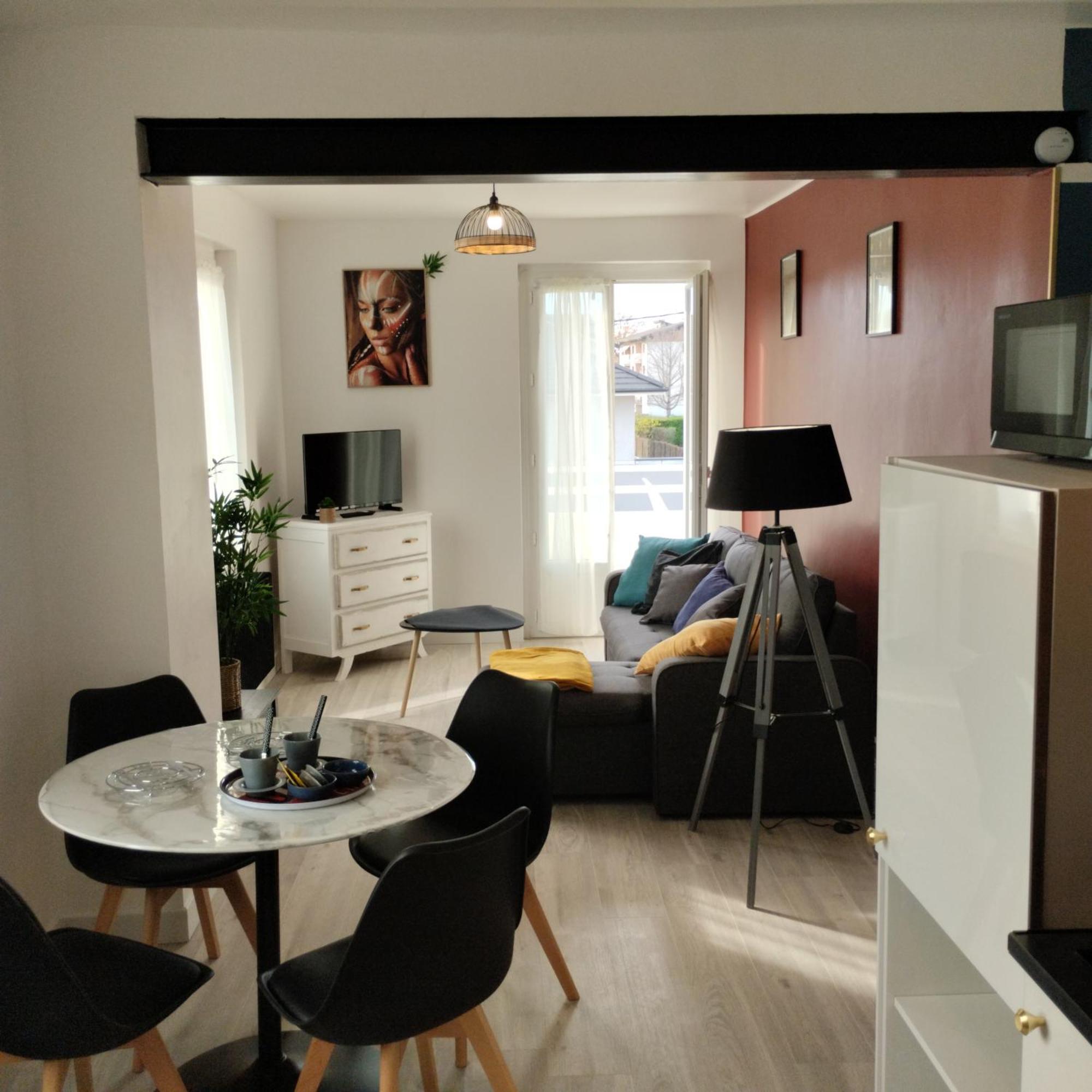 Appartement Verdoyant Au Bord Du Lac Leman Entre Evian Et Thonon Dans Une Villa Publier Exterior foto